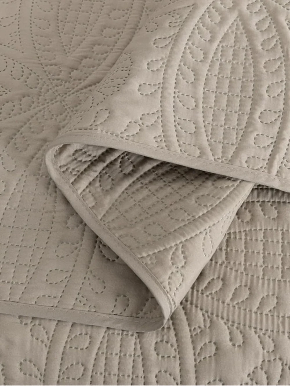 Beige Quilted king 3 piece Bedspread Set